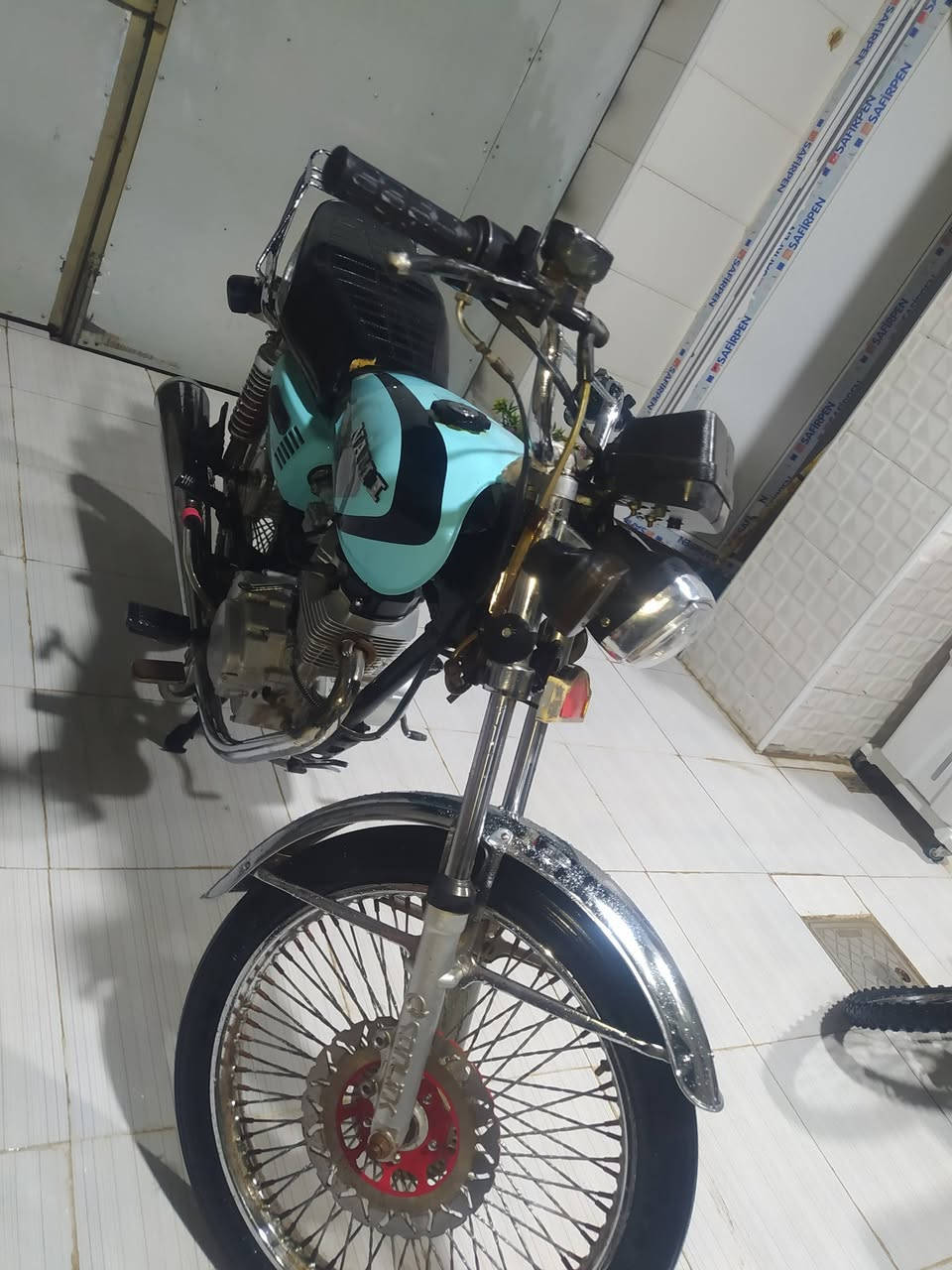 السلام عليكم للبيع دراجه سونك موديل 2023حلوه ونضيفه مثل مشوف مكينه تروح بيهه للبصره  السعر 550وبيهه مجال اوراق الدراجه مكاني حله حي العسكري شارع 30 متواجد فيس واتصال ***********
