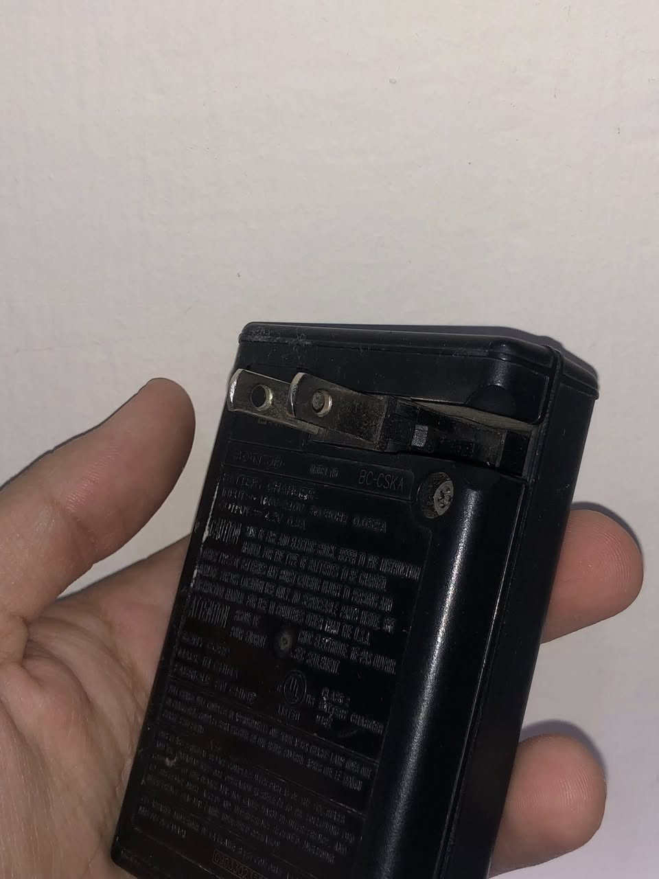 سلام عليكم
كامرة سوني

 بيهه ملاحضتين موضحه بل فيد الي بل اخير
1: من تصور السمه راح تلكه بل صور 3 نقاط (وهي من العدسه وليس من الشاشه)
2: الدگمه الفوك تكلج
انه ماخذه ب 55 الي تفيده يحط فوك هل سعر وياخذه

توصيل 3 الاف


**إذا كنت صاحب هذا الإعلان وتريد حذفه لأي سبب، رجاءا أرسل رسالة إلى الدعم الفني**