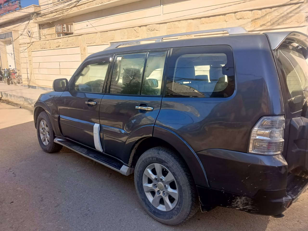 السلام عليكم باجيرو 2008 للبيع سيارة حلوة او نضيفة مال جناي بيهة قطعة صبغ وحدة بل جاملغ الخلفي بس السعر 124او بيهة مجال عنوان ديالى الخالص ***********
