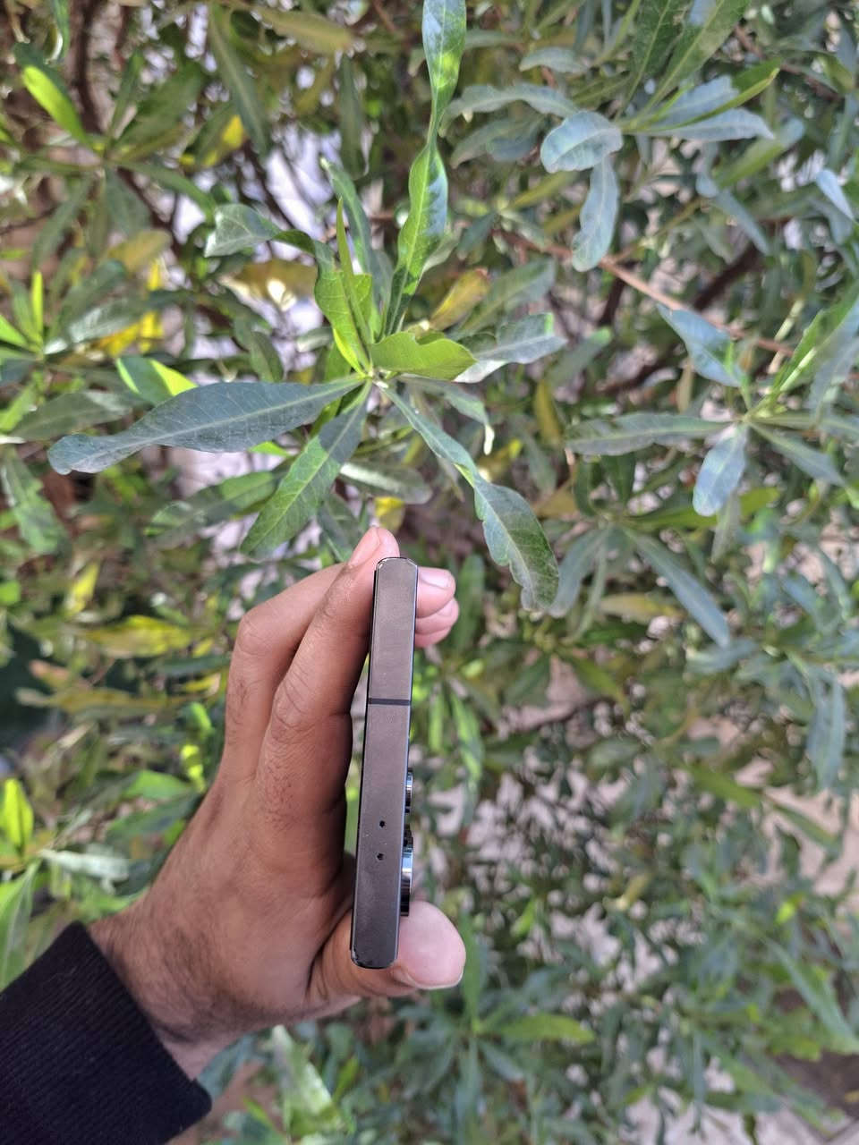 سلام عليكم
عندي Galaxy S24 Ultra أخو الجديد، الجهاز غني عن التعريف، شاشة عملاقة وكاميرا خرافية وتقريب يوصل للقمر، وبطاريته وقلمه ما يحتاج أحجيلكم عنها
الوضع مال جهاز بكل أمانة وصراحة وبدون غش:
 * الظهر: الجهاز جان بي فطر بالظهر وتبدل (الظهر فقط) بظهر أصلي جديد داخل الوكالة الرسمية (يعني شغل درجة أولى ومضمون.
  الجهاز شغال 100%،  
 الملحقات: العلبة الرسمية مالته موجودة ويا الضمان (مثل ما واضحة بصورة العلبة
وياه 3 كفرات هدية ، يعني ما يحتاج تشتريله أي شي، تاخذه وتتوكل على الله فوراً.
الجهاز استخدام شخصي  ومكفول من كل النواحي غير السالفة الذكرتها إلك بكل أمانة.
*ملاحظة: الشراي يراسل خاص  وبيه الخير والبرك


**إذا كنت صاحب هذا الإعلان وتريد حذفه لأي سبب، رجاءا أرسل رسالة إلى الدعم الفني**
