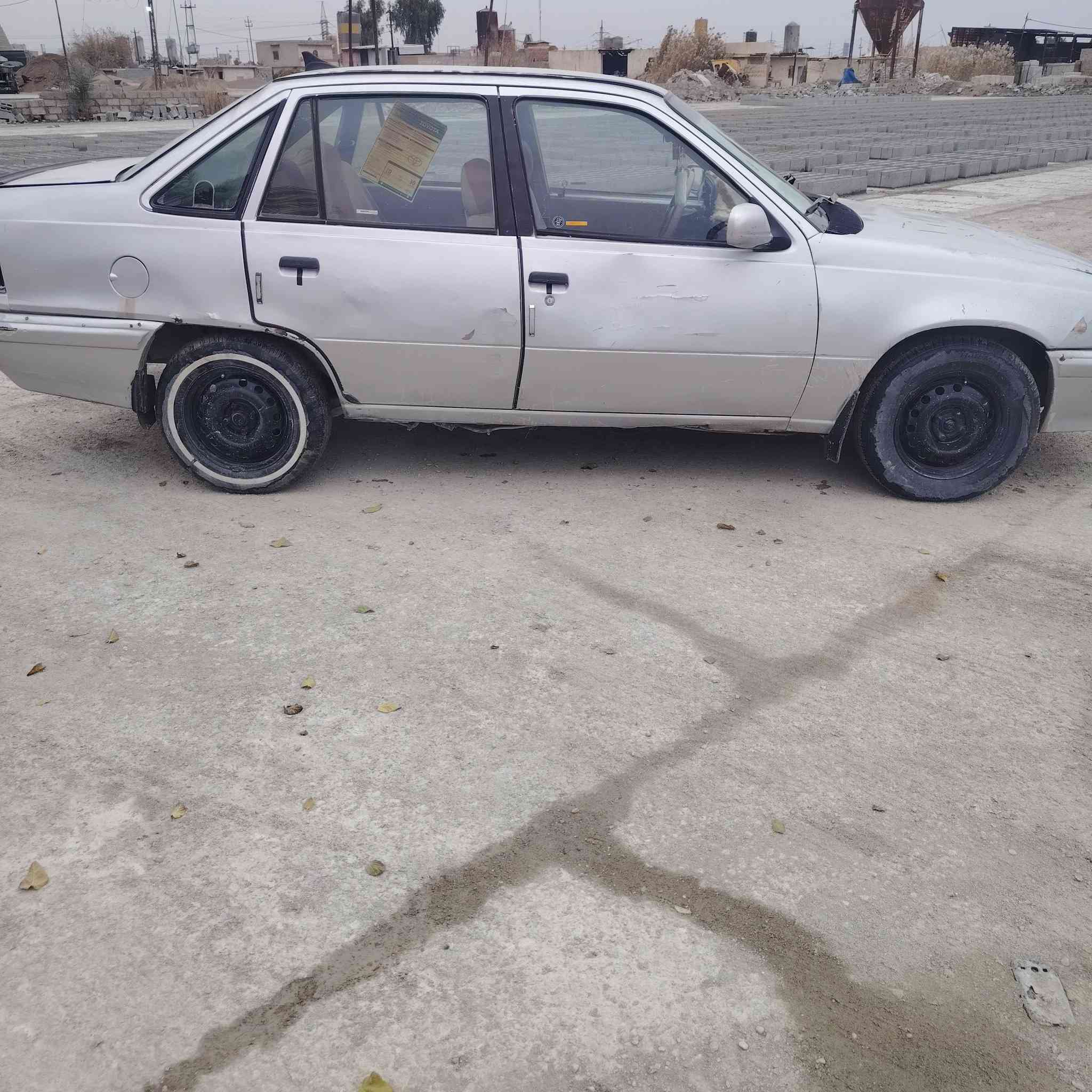 السلام عليكم سياره دايو موديل 93 دفتر بنزين السنويه عظم عاج 18 وبيها مجال هذا رقمي ***********
