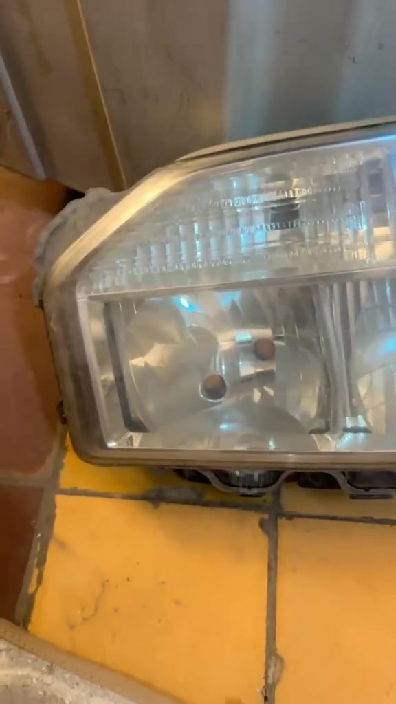 كمبريسر كوستر مديل ١٧  اصلي بلادي جاي بيها من شركه فاتحه بيدي من سياره مبدله جبن فقط  مامشتغل على جبن جدد سعر ٥٠٠ الف ضمان من اول مشده ١٥يوم
قمبوره شماليه عازل حراري ما مستخدمه سعر ٤٠ الف
مازده جهت اليمنه بلاديه ١٢٥  الف ***********
