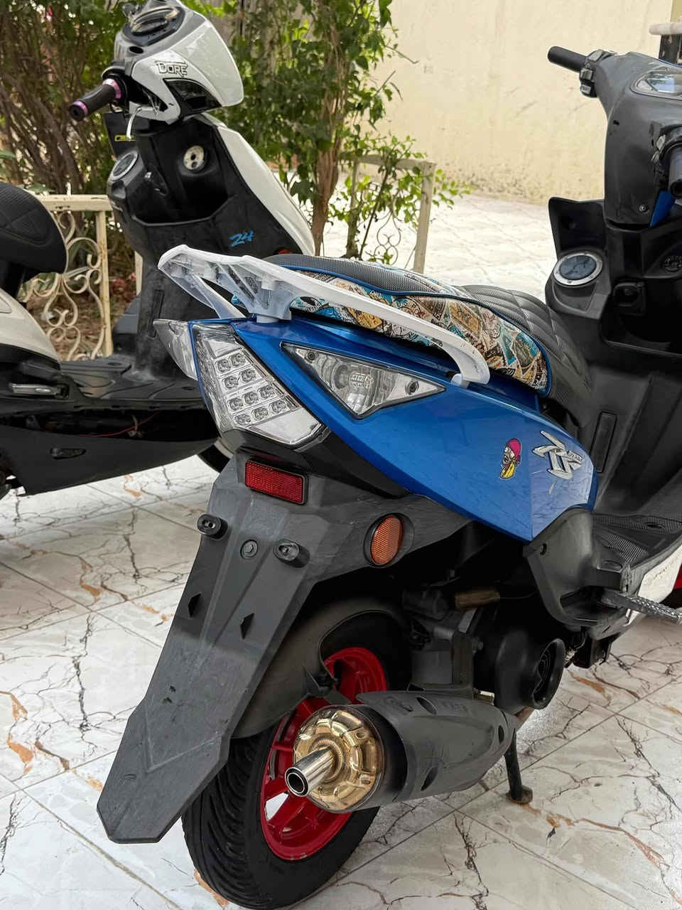 ماكس حديث RS مزوده من كلشي صدر ان سي واي امام وخلفي كلجات رياضي  ويل بلادي اصلي  صالنصه ام نحله  يدات بريك  كلشي بيها مزرد وبلادي ودراجه بلاديه بعدها وكاله ما ناقصه اي شي كامله من كلشي
السعر واحد و 150 وترهم مراوس بدون نطايح 
الرقم ***********
