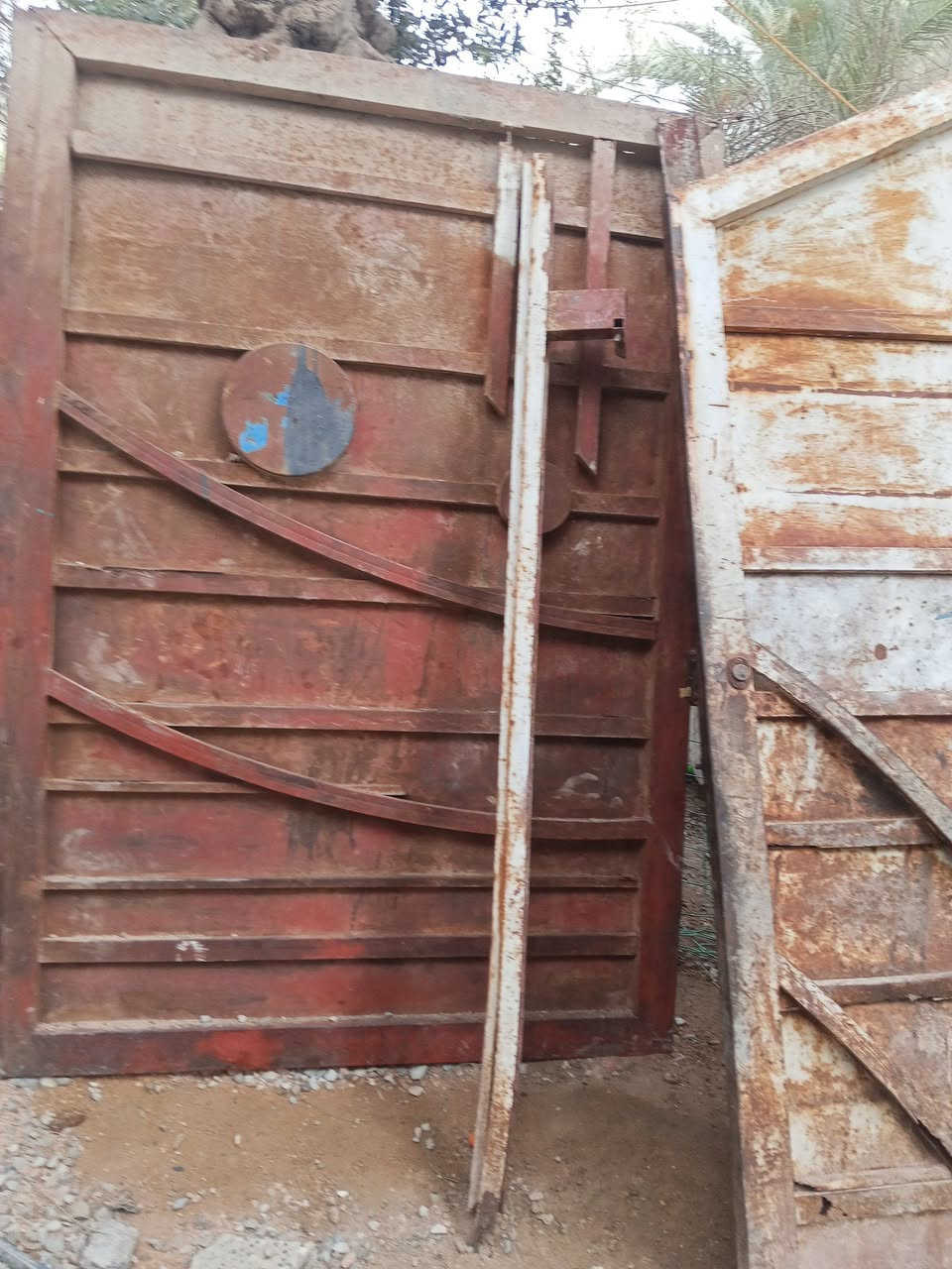 متاح باب العرض مترين ونص ارتفاع فوك مترين تحتاج صبغ وترتيب مناسبه المكان#طويريج


**إذا كنت صاحب هذا الإعلان وتريد حذفه لأي سبب، رجاءا أرسل رسالة إلى الدعم الفني**