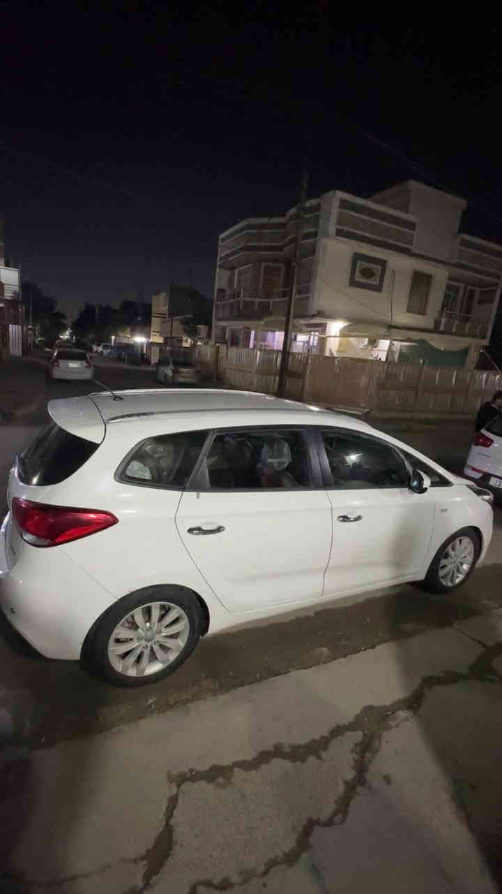 السلام عليكم كارنز 2016
كفاله عامه فقط بارد قليل بل جاملغ الايسر 

مناقصها شي السياره حداديه صدر وتايرات جدد

رايدها ب153 مجال قليل 

مكاني بغداد ***********
