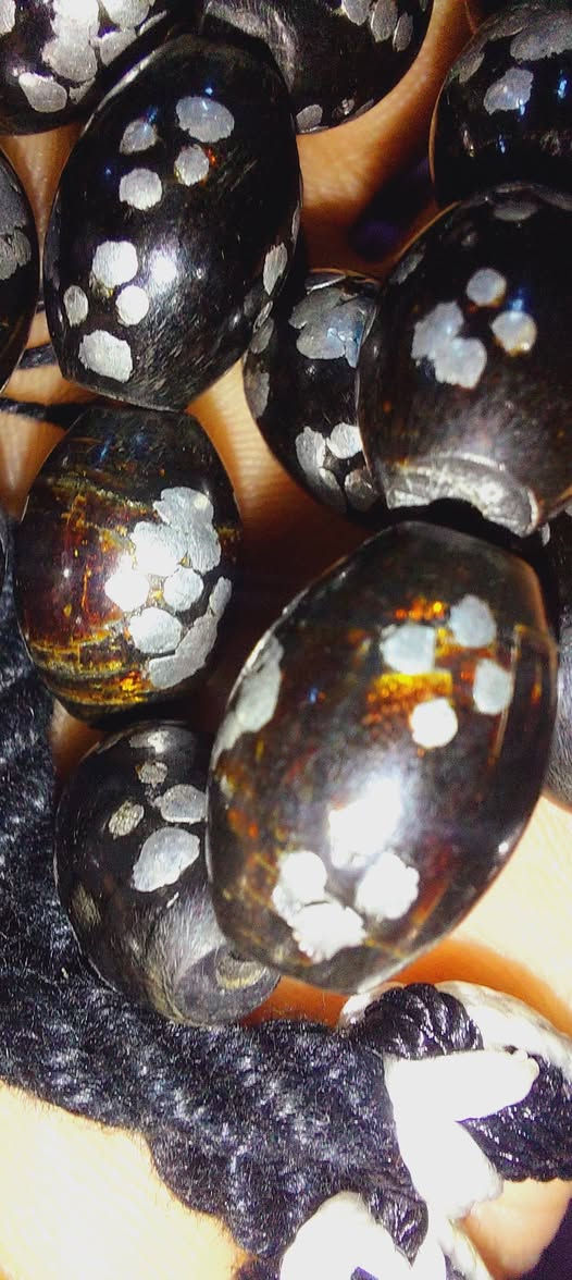 يسر حجازي علفحص ابيع...  33 حبه مطرز فضه وشوفه عينكم قديمة وكل فترةتغير جلد سعر 100$ مكاني بغداد حي السفير

***********
