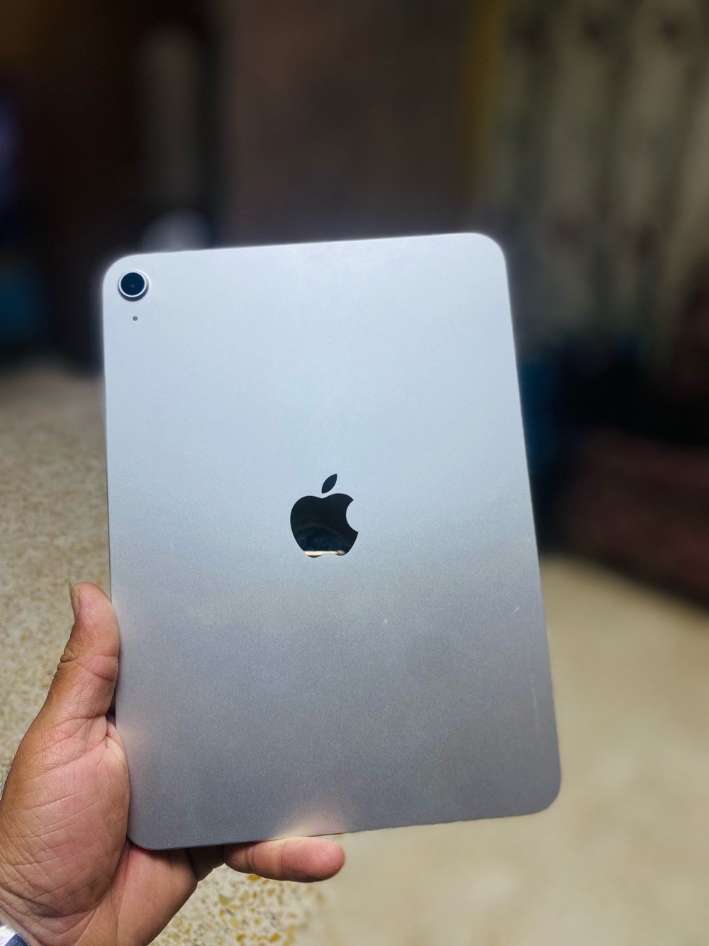 ايباد نضيف جدا استخدام قليل سريع وممتاز للدراسة والترفيه مابي اي مشاكل جهاز نضيف 100‎%‎ 
- [ ] الحالة ممتازة 
- [ ] الذاكرة 128
- [ ] الملحقات كاملة كارتونة وشاحنة 
- [ ] السعر 425 وبي مجال قليل 
- [ ] بغداد / المشتل 