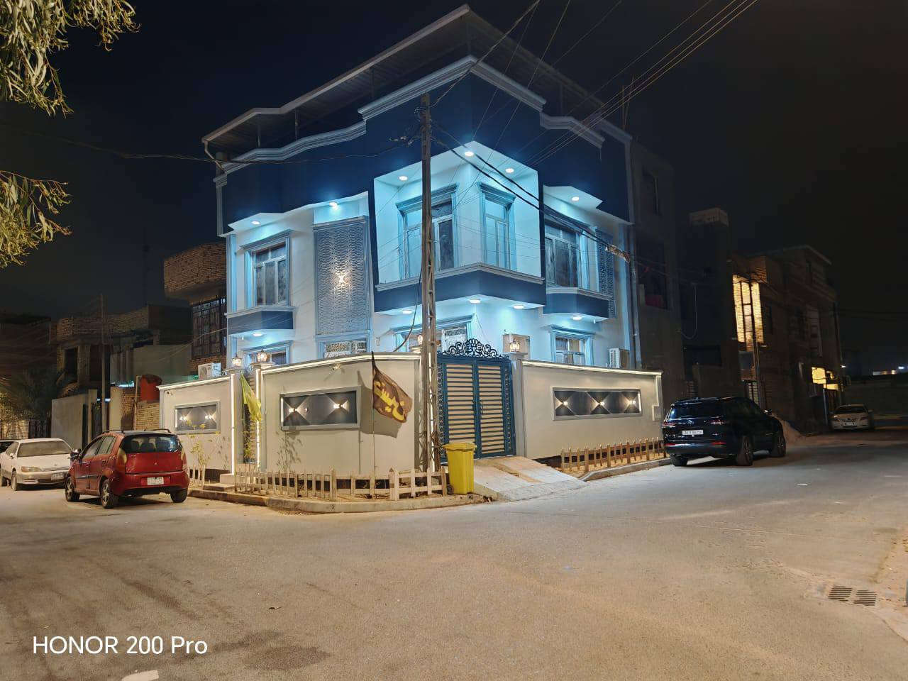 سلام عليكم يوجد بيت ياسين خريبط زون الثالث 
مساحه 100ركن مربع ع3شوارع 
1طابق الاول طابوك 🏦🏦
2غرفه عدد4×4
3استقبال  4×4
4صحيات 2×2
5 صاله5×3
6مطبخ 3×3
طابق الثاني فرمستون  🏦؟؟ 
1درج داري 
2غرف عدد 3  
3صحيات 2×2
4صاله 5×3
5 مغسله خارجيه 

طابق 3🏦🏦
1غرفه 4×4
2بيتونه 
3كراج 3×5
6حديقه 4×1
7صحيات خارجيه
وتساب فقط ***********
خط فقط ***********
ملاحضه السعر خاص
