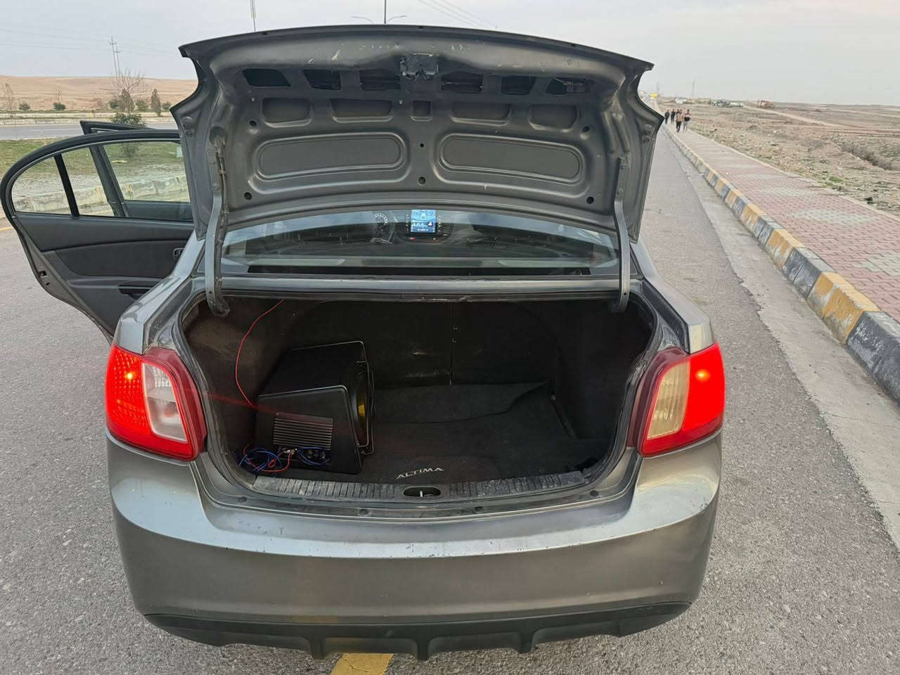 سلام عليكم كيا ريو للبيع موديل 2012
السعر90 بيها مجال شي قليل

رقم شمال سليمانيه رقم جديد سنويه جديده هزا جديدة

كير محرك شرط جامات كهرب سنويه 2028 شرط التحويل

السياره بدون ضرر
***********
