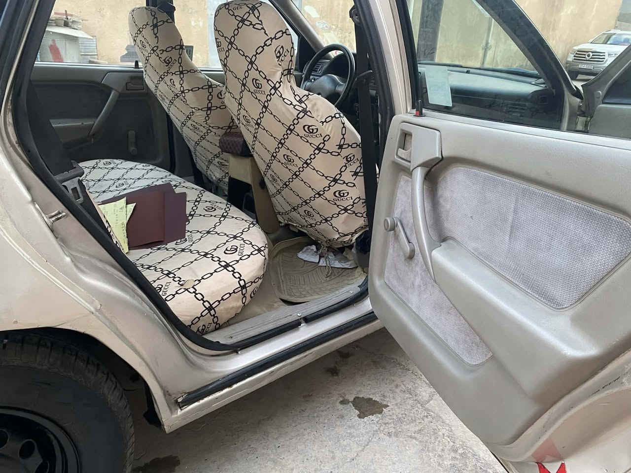 اوبل ٩١ محرك ٢٠ بيها ضرب من كدام خفيف بيها ضرب من خلف بدون دواخل كير توماتيك سنوي ساقط سنه منتهي اربع تايرات جديد سعره٤٠ مجال  رقم ***********مامتواجد علي فيس
