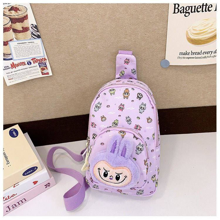 👛حقيبة كتف لابوبو الجديدة 👛
شنطة قماش غير رسمية بطابع كيوت وعصري، تناسب كل يوم سواء للطلعات، الشوبنغ أو حتى الاستخدام اليومي 💖

🧸 تصميم مستوحى من شخصية Labubu اللطيفة، مع 9 رسومات مختلفة تعطيها شكل ممتع ومميز 😍🎀

📏 المقاس:
الارتفاع: 38 سم 📐
العرض: 30 سم 📐

💼 مناسبة لـ:
• الطلعات اليومية 🚶‍♀️
• المكياج ومستحضراتك 💄
• أغراض البيبي 👶
• الشوبنغ والتسوق 🛍️
• الاستخدام المدرسي أو الجامعي 📚
✔️ قماش قوي وخفيف بنفس الوقت
✔️ مساحة واسعة وترتيب عملي للأغراض
✔️ تصميم كيوت يناسب البنات بكل الأعمار
✔️ سهلة الحمل ومريحة على الكتف
💫 شنطة تجمع بين الكيوت والعملية… خفيفة، مرتبة وتكفي كل احتياجاتك اليومية بدون تعب

🚘يوجد خدمة توصيل لجميع محافظات العراق


**إذا كنت صاحب هذا الإعلان وتريد حذفه لأي سبب، رجاءا أرسل رسالة إلى الدعم الفني**
