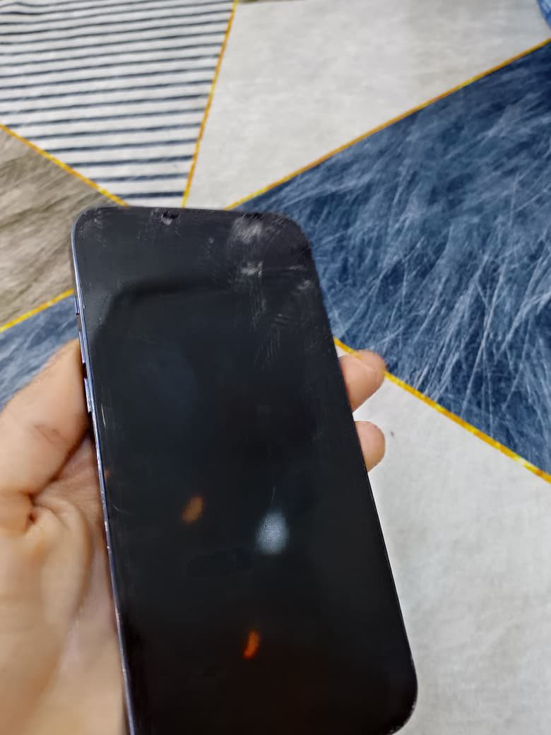 السلام عليكم جهاز ايفون ١٣ pro max جهاز شوفت عينك السعر ٤٠٠ قفل الاستفسار ***********
