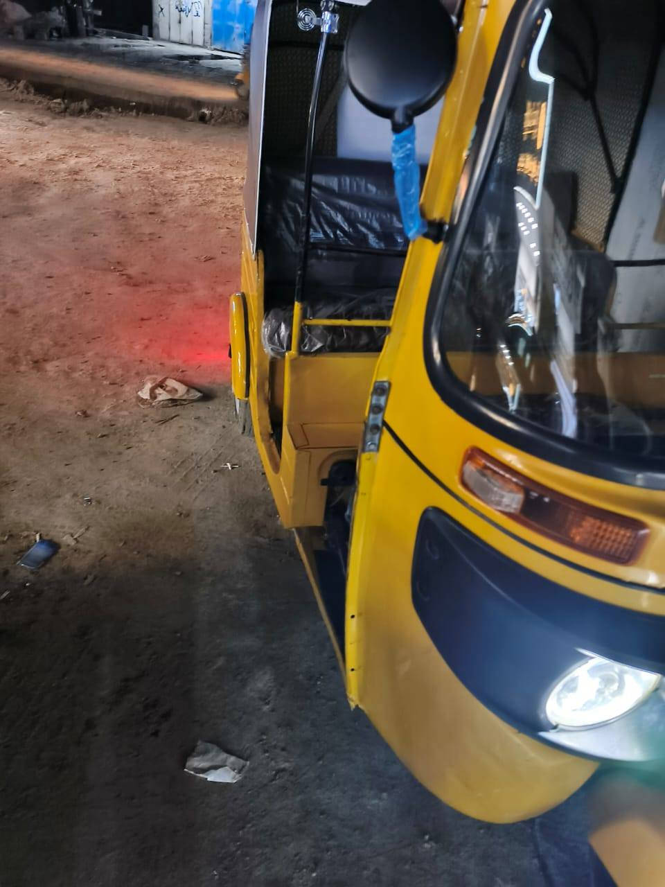 السلام عليكم تكتك للبيع مكان ابو غريب الشهداء2018 رقم ***********
