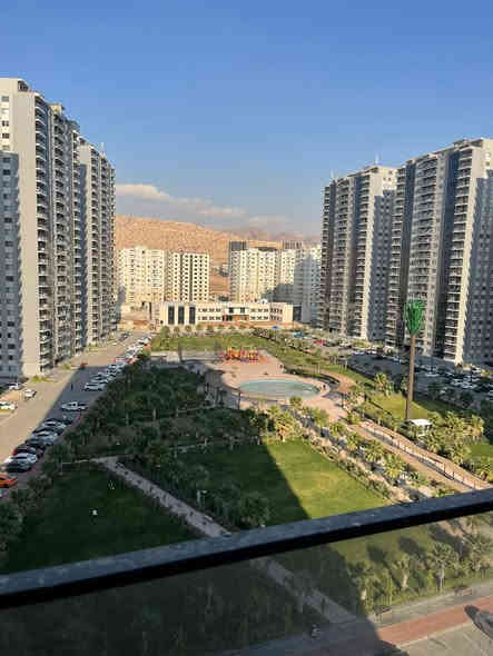 ⁨	⁨	⁨	⁨	
‏‎شقة للبيع في قرية الفرنسية2
 
‏‎تاور | 7 ‏‎
‏‎طابق | 10
‏‎مساحة | 166 م²
‏‎واجهه | شمال‎

‏‎تتكون من :ثلاث غرف نوم +صالة +مطبخ +صحيات +بالكون
‏‎للاستفسار أكثر اتصل على الارقام التالية :
***********
***********⁩⁩⁩⁩
