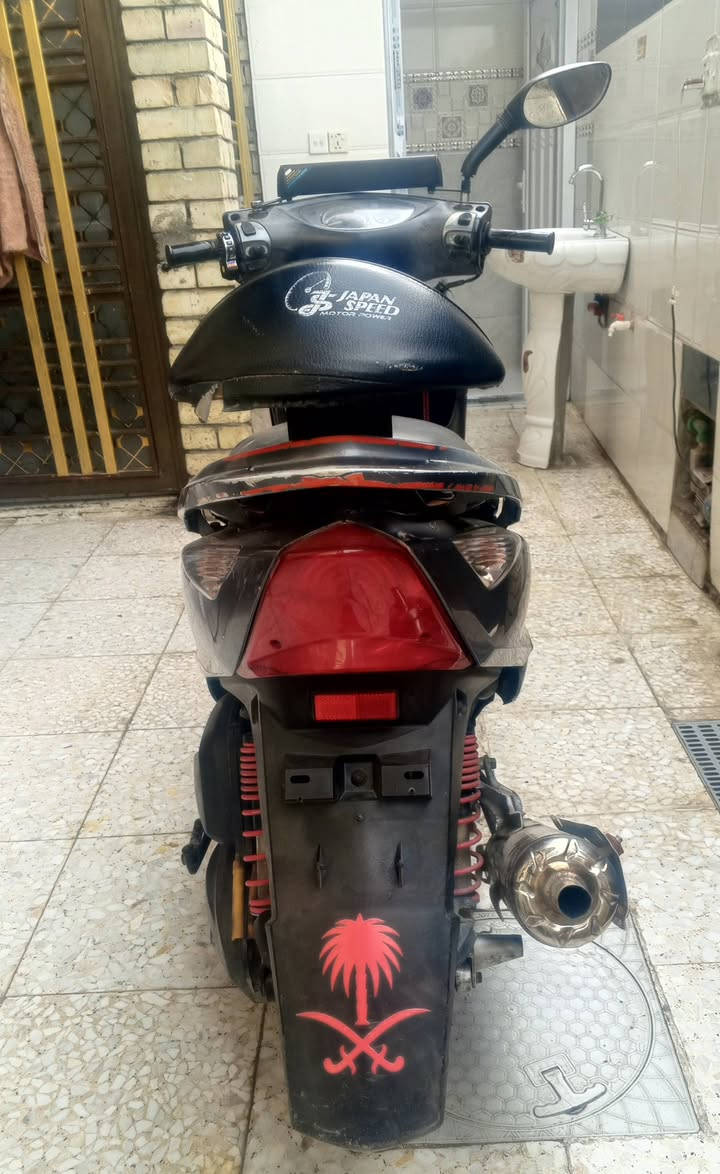 سلام عليكم دراجة ثعلب سراعة 140 دراجة كاملة مابيها نقص برغي باتري جديد تشتغل نكرة و سلف كهربائيات كلها شغالة مكينة ما مفتوحة لا تنضح ولا تبخر  وبيها صالنصة رياضي وصالنصتها القديمة موجودة بس جيب وشد اذا ماعجبتك الرياضيي
*********** راسلني علا الواتساب ودلل
