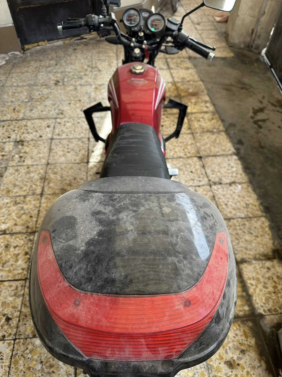 دراجة شايننك موديل ٢٣ نازلة ب٢٤ الدراجة متروكة مامشتغلة فقط كم ساعة وماشية ٣ الف فقطط 
عليها اضافات 
كلج هايدوليك 
عدسة مشتت فافون
درع احمر 
لد خلفي
صندوق
السعر ٩٥٠ الف قفلللل 
اوراق مابيها فقط مكاتبة المعمل
مكاني بغداد الكرخ الثانية تقاطع الشرطة الرابعة 
***********
