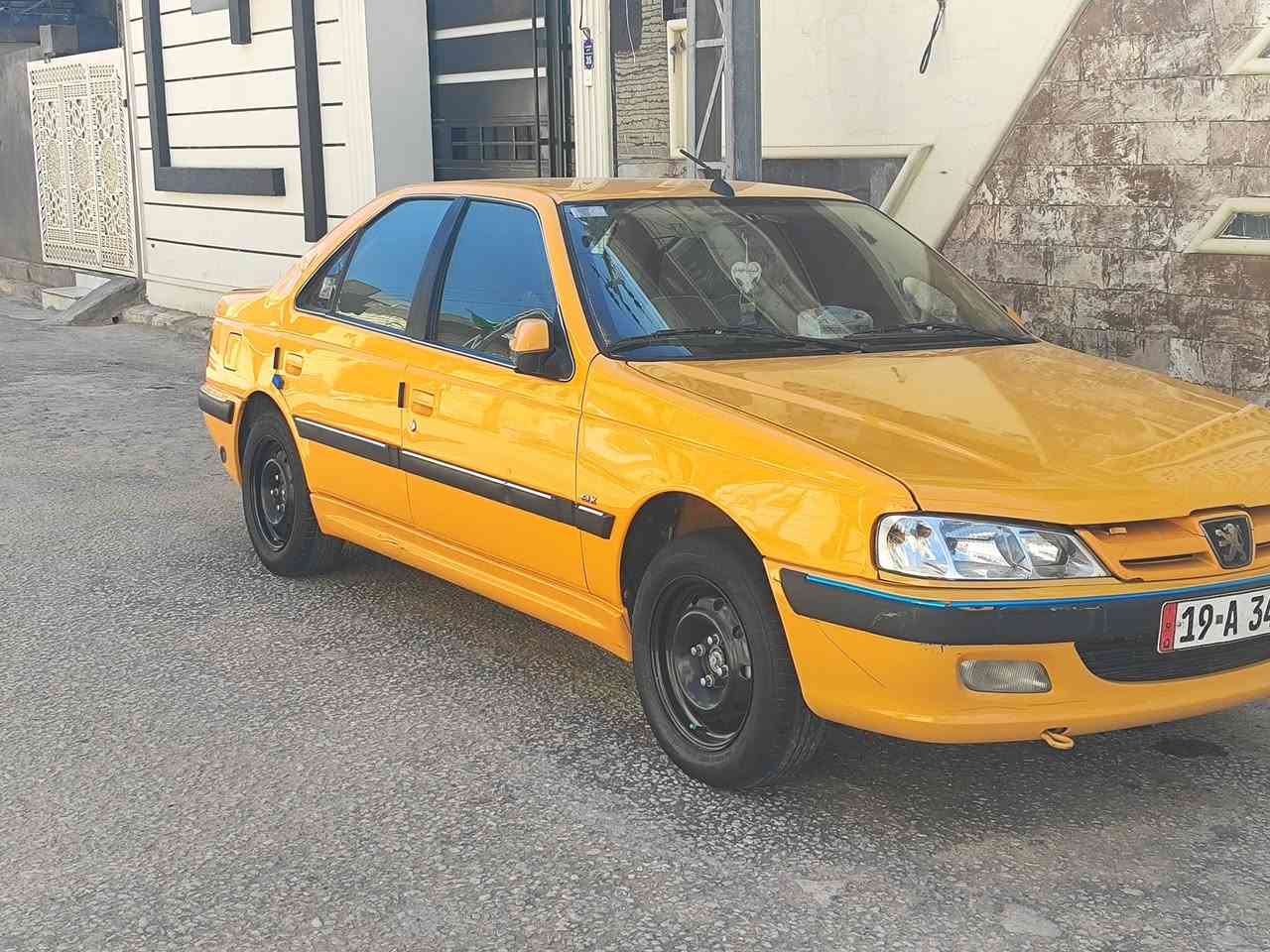 السلام عليكم بيجو بارص موديل 24 للبيع حره وبسمي مداور ثاني يوم مبدل بيها جاملغ وبنيد فقط والباقي كفاله مكينه كير حداديه تبريد تخم تاير السعر 67 وبيه مجال للشراي مكاني كربلاء الحر الاستفسار خاص او اتصل ***********
