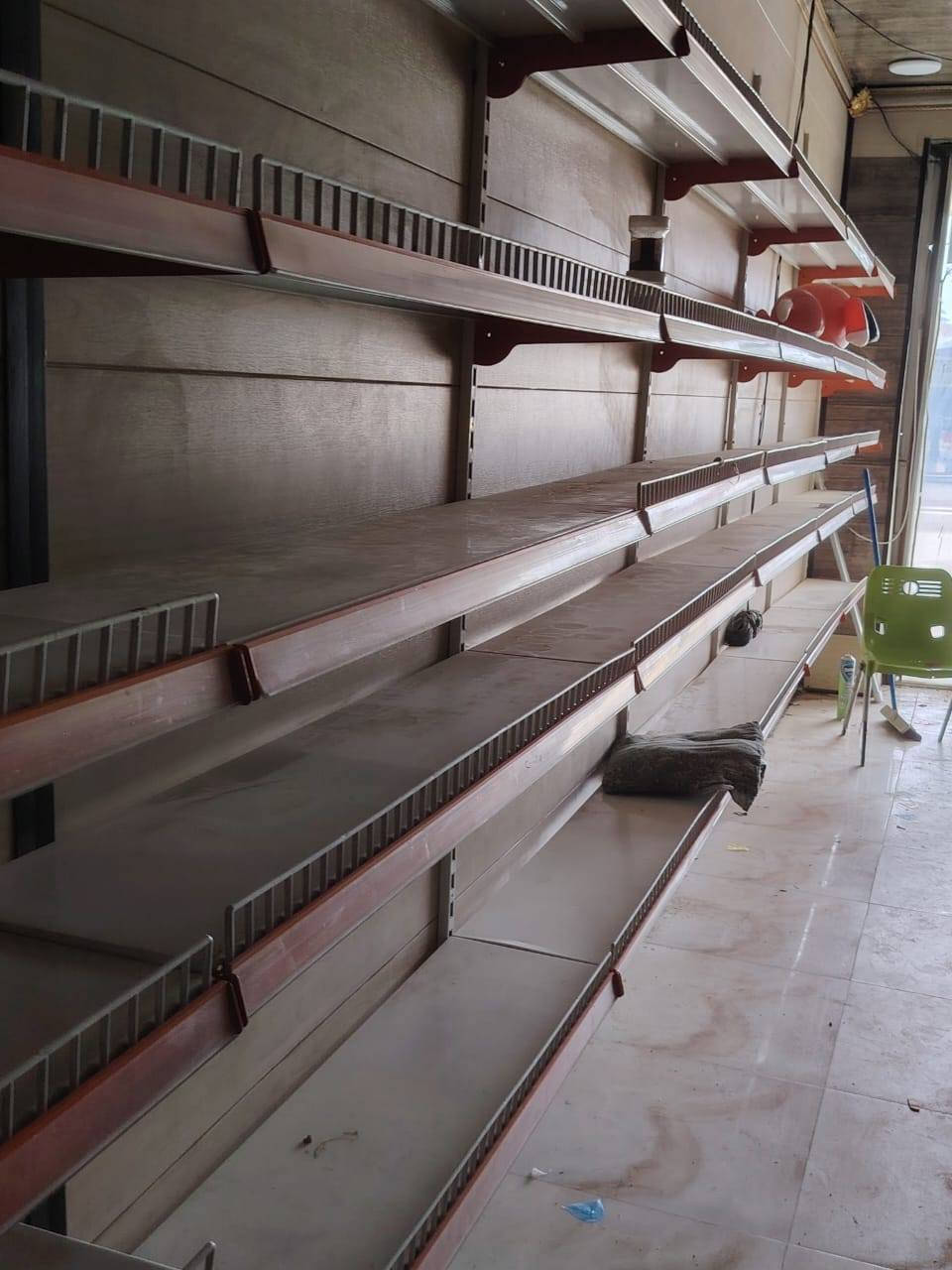 السلام عليكم
رفوف تركيه اصليه درجه اولى
شرط عدم جرد الصبغ وليس ايراني تركي اصلي يتكون من قاطع وسط رفوف حائط مع سجه
المكان بابل محاَويل ناحيه لامام
***********
