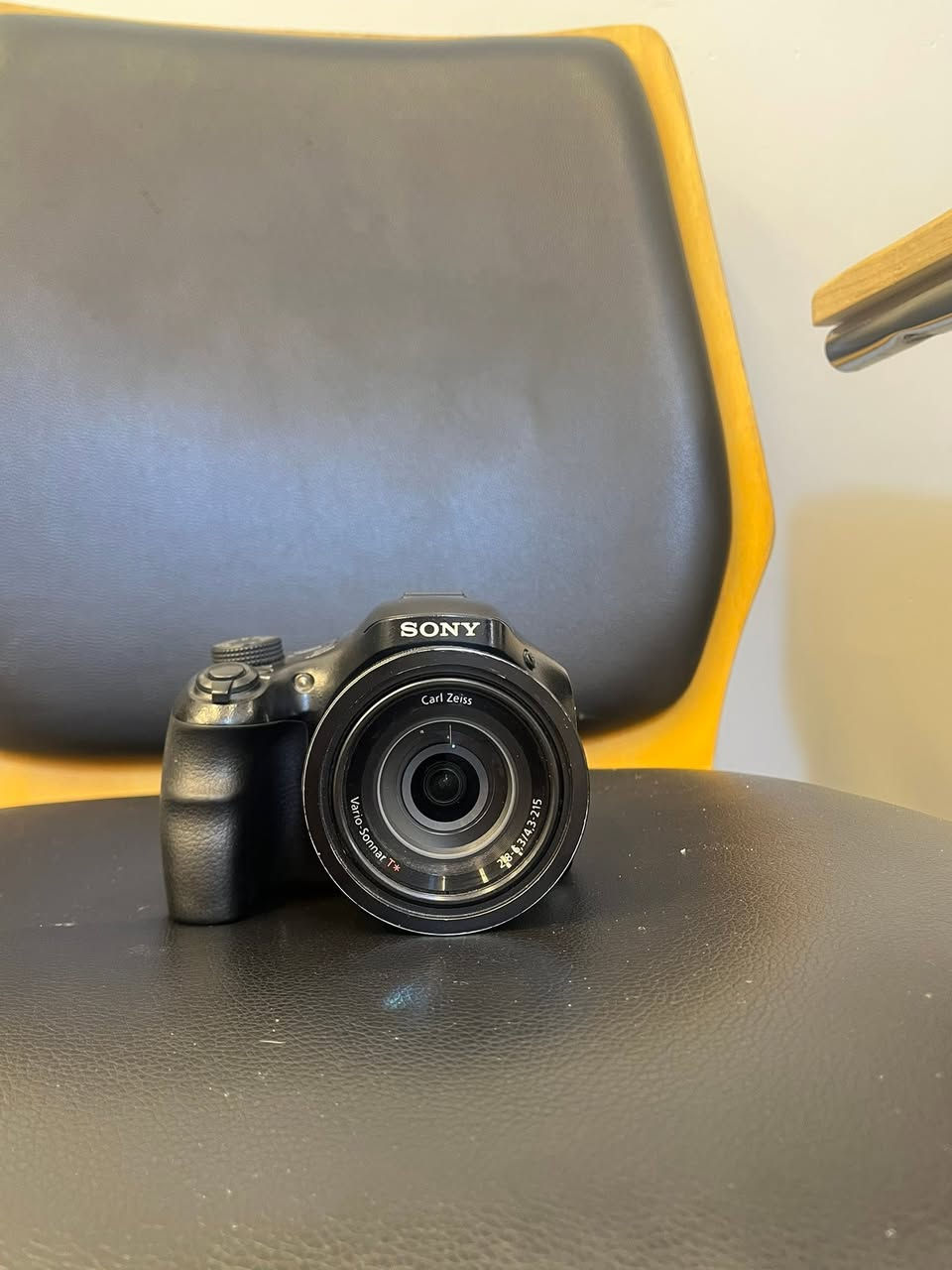 للبيع 
SONY DSC-HX400V
بحالة ممتازة
ستعمال شخصي
السعر 275
الكامرة معروفه بالدقة و مواصفات الزوم 
موجود توصيل

***********
