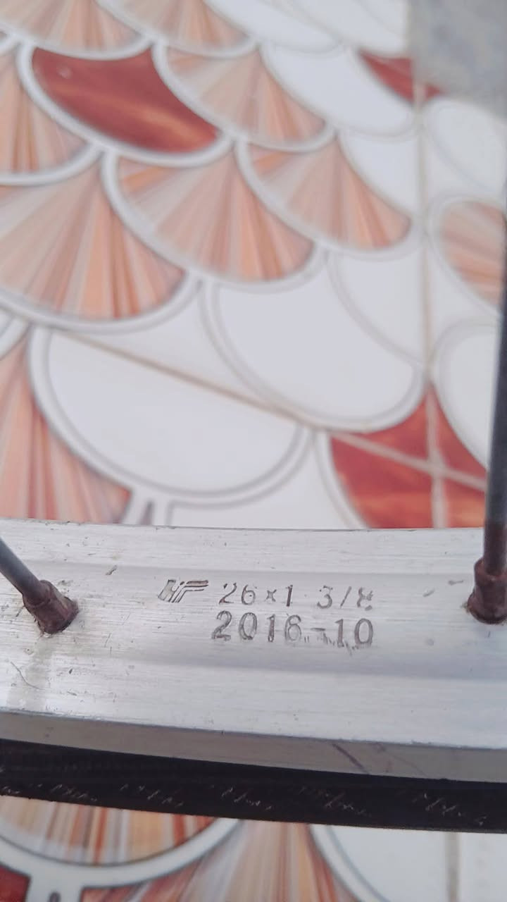 سلام عليكم باسكل لبيع حجم 26لون ماروني الباسكلحاويه ياباني جديد مكان شطره ***********بي واتساب
