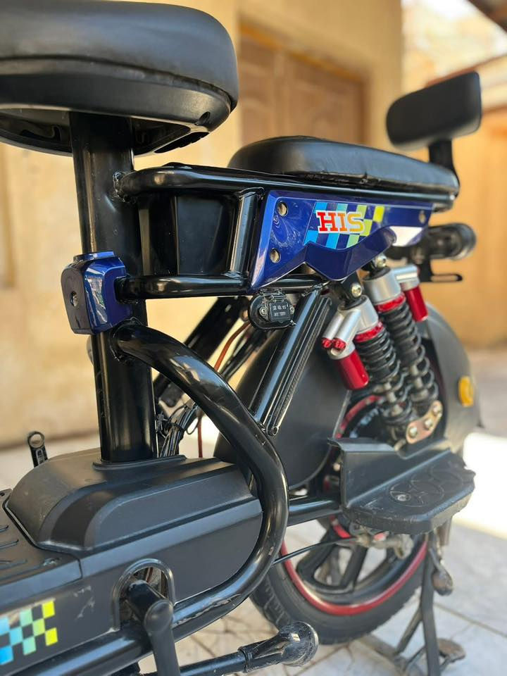 السلام عليكم دراجة شحن وبايسكل شركة HIS موديل 25 حجم 26 ( اكبر حجم ) استخدام قليل مابيها أي عطل فقط حساس البصمه عطلان سرعتها الحقيقه ٦٠ وتكون اربع نمر ، بيها MP3 ، دبل اشاره ، خمس بطاريات 
مكاني ناصرية مركز 
السعر : 325 وبيها مجال للطيبين 
الرقم :***********
