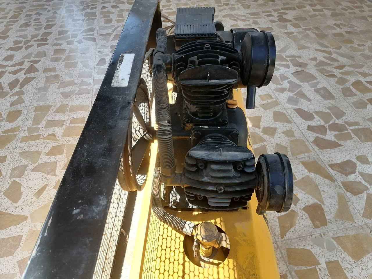 كمبريسر للبيع ٢٠٠ لتر سعر ٣٧٥وبيه مجال عنوان ميسان قضاء كميت ***********
