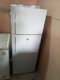 ثلاجة وسط • مراسلة واتساب