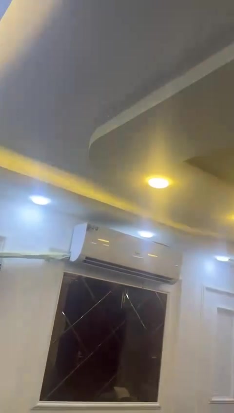 مشتمل للبيع المساحه ٥٣ متر طابو صرف مسلح قاطين بسم شخص واحد الطابق الأول صاله + مطبخ حولي + منور + حمام مشترك الطابق الثاني ٢ غرف نوم + بيتونه + صطح العنوان حي الرساله الثانيه خلف حسينيه أنصار الزهراء على شارع خدمي عرض الشارع ١٥ متر اي ستفسار على الرقمين *********** او *********** مكتب عقار
