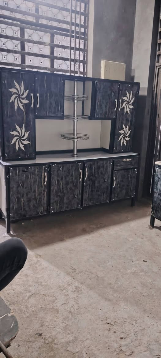 السلام عليكم كاونتر مستعمل للبيع نضيف ***********
