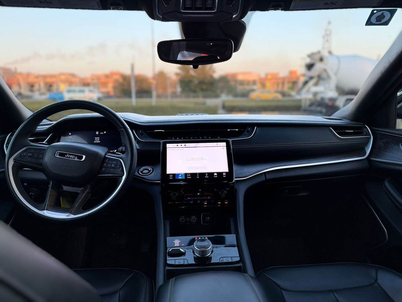 السلام عليكم 
للبيع جيب ماشيه 27 الف مايل

المواصفات 
 خمسة راكب
موديل 2024 
4XE 
بانوراما 
خزن ميموري 
رادار امامي 
رادار خلفي 
حساسات خلفي 
اوتو بريك 
نضام سبورت 
السياره نضام بلگن يعني ( كهرباء + بانزين + شحن) 
كشنات جلد 
هيتر كشنات 
فور ويل 
نضام منحدرات 
جنطه كهرباء 
كراسي كهرباء 

السياره فووووووول مواصفات 
حادثهه بنيد مبدل اصلي نفس اللون 
+ دعاميه اصليه نفس اللون

يعني السياره بدون قطرة صبغ وبدون دواخل شرط شاصي ولغد كفاااااله عامه 
گير محرك كفاله عامه

السعر 320 الف 

الرقم ***********
عنواني بغداد السيديه بغداد, العراق
