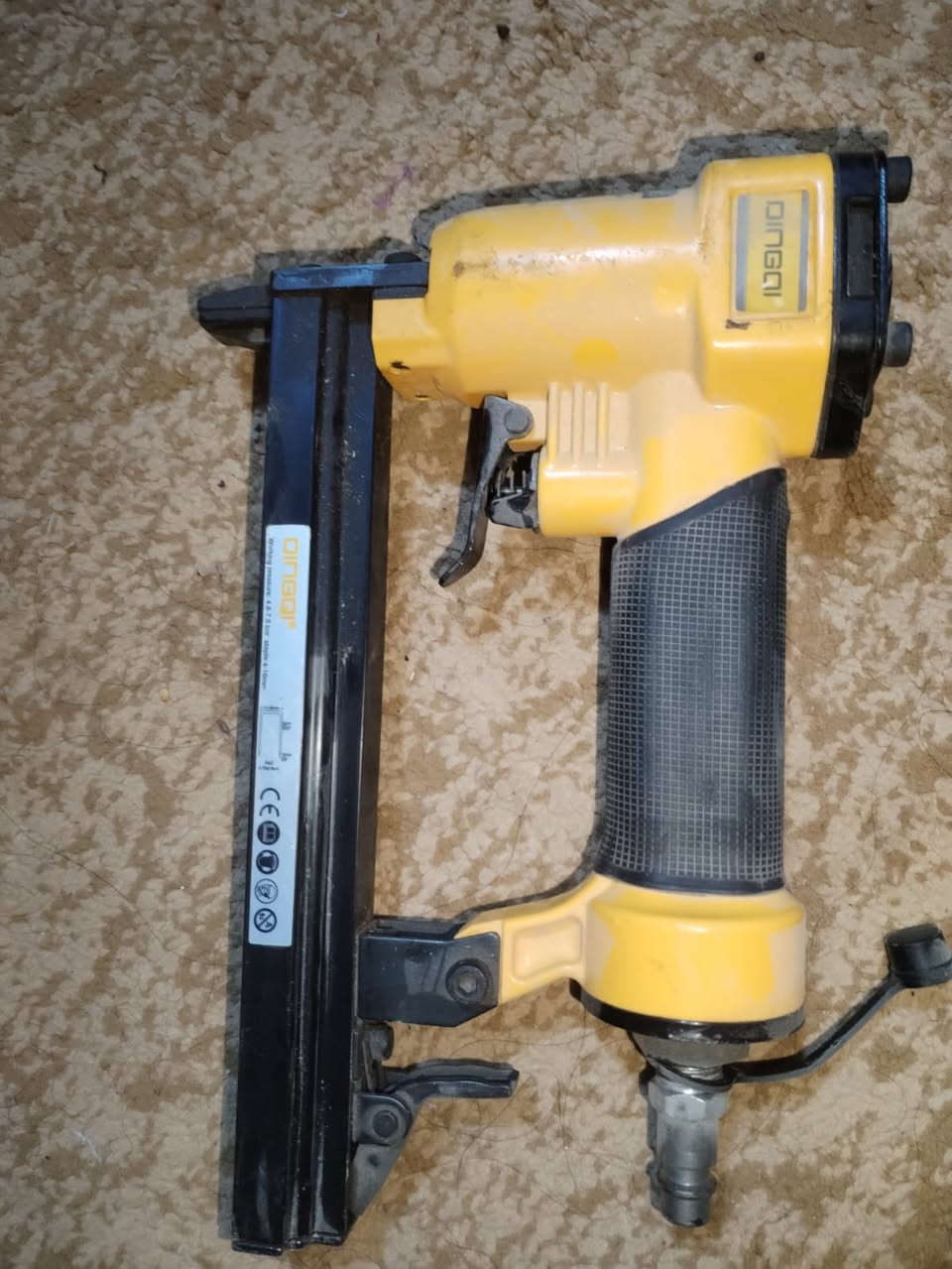 سلام عليكم كمبريسر مستخدم جداً قليل مال بيت يعني بعده جديد ويا يدات ثنين وحده بسمار والثانية كلبس سعرهن كلهن   175 بيهن مجال جداً بسيط مكاني بغداد الحسينية مال راشدية رقمي ***********
