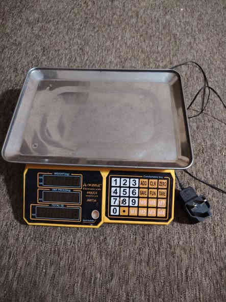 سلام عليكم حاب يشتري هذن غراض يجي واتساب برخص  ***********
