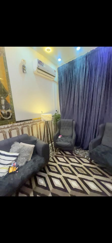 قطعه /100 متر للبيع
🏗️تتكون من طابق واحد 

🔺بناء حديث وجاهز للسكن 

📍العنوان بغداد /حي أور /ام الكبر والغزلان ثالثه منطقه ابو درع  

♦️السعر 93 مليون وقابل للتفاوض 

📞للاستفسار اكثر/***********
