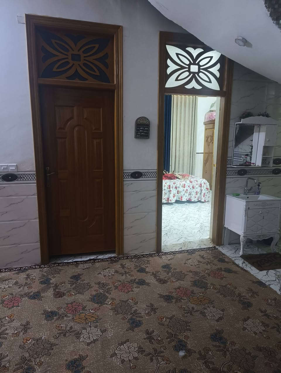 السلام عليكم بيت البيع مكان ال مراد يم مدرسة العقيله ***********
