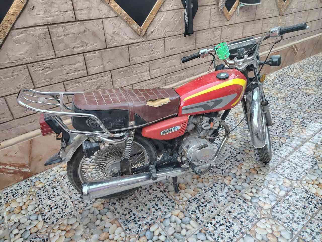 دراجه للبيع اوراق  بسعر مناسب 
الشراي يتصل ***********
