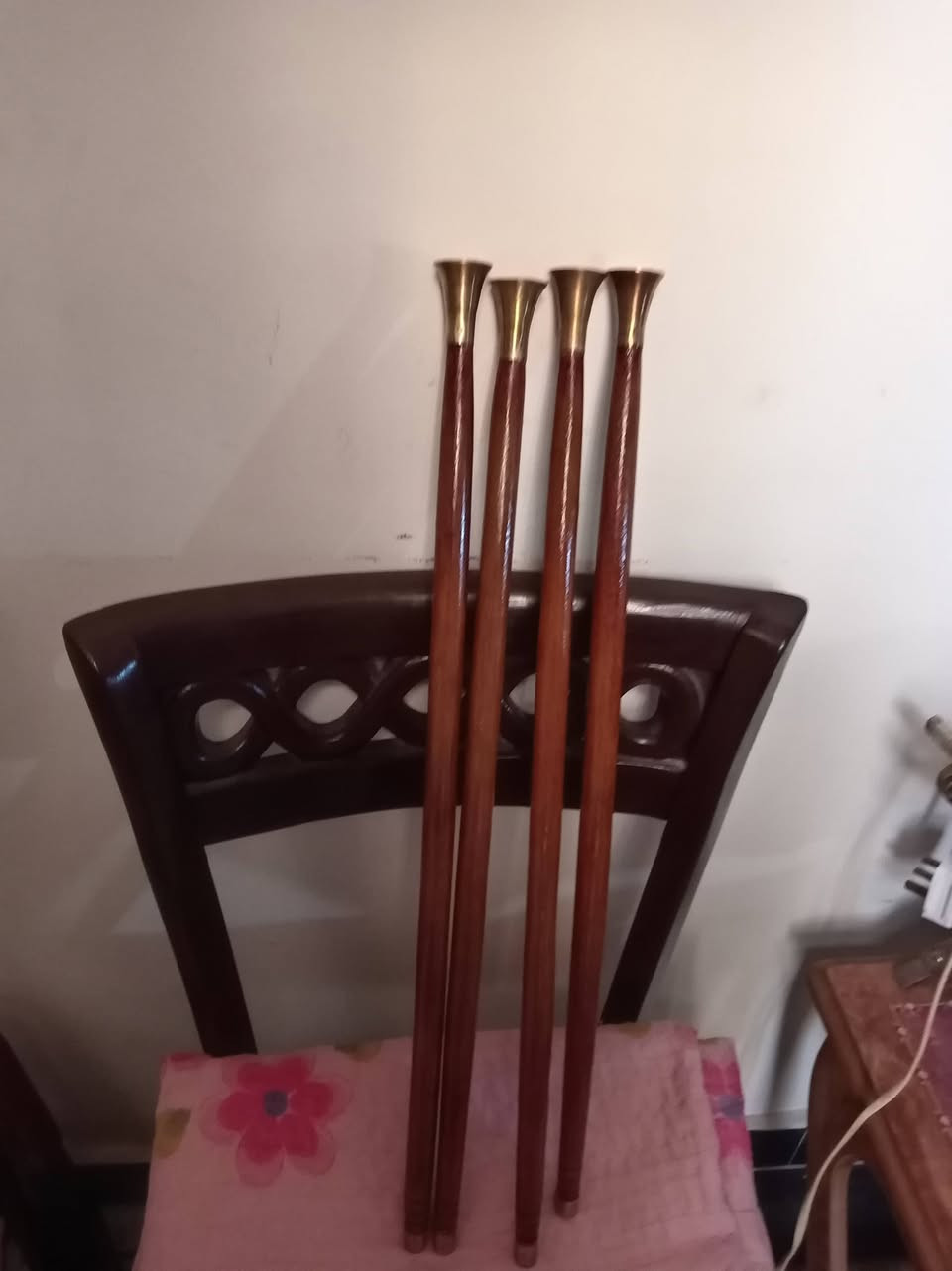 عصا تبختر عراقية :  أصلية قديمة شعار الكلية العسكرية القديمة الأصلية اللون الجوزي الاكرة والزج نحاس خشب عراقي /٨بحالة ممتازة غير مستعملة
السعر /٣٥ ألف الاستلام مباشر بدون توصيل بغداد


**إذا كنت صاحب هذا الإعلان وتريد حذفه لأي سبب، رجاءا أرسل رسالة إلى الدعم الفني**