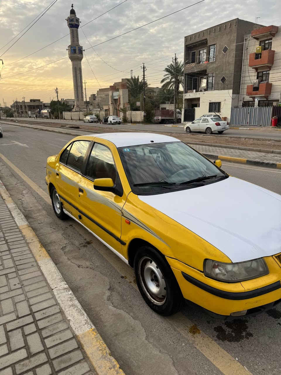 سمند تكسي رقم انكليزي بغداد باسمي
كير ومكينة خير من الله
كهربائياتها كلها شغالة
تبريد ثلج
سعرها ٢٨
بيها شاشة انترنت ويوتيوب
مكانها السيدية
رقمي*********** بغداد, العراق
