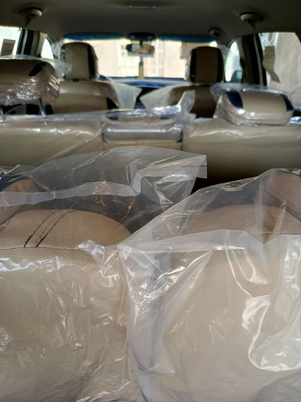 السلام عليكم سورنتو موديل 20 خليجي رقم بغداد تحويل مباشر 7 راكب 6 سلندر  3 قطع تبريد شاشه كبيره 4 وضعيات قياده وبيها هوايه مواصفات  ماشيه 117 حقيقي تخم تاير الاسبير ما نازل كير ومحرك بلادي بيها ربع دعاميه الخلفيه صبغ وربع جاملغ خلفي وبيها بارد قليل بالبنيد السعر 24.500 وبيها مجال هاتف ***********
