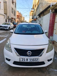 للبيع نيسان صني خليجي بليته زركه  موديل 2014 بيه بنيد مفتوح وجاملغ اما...