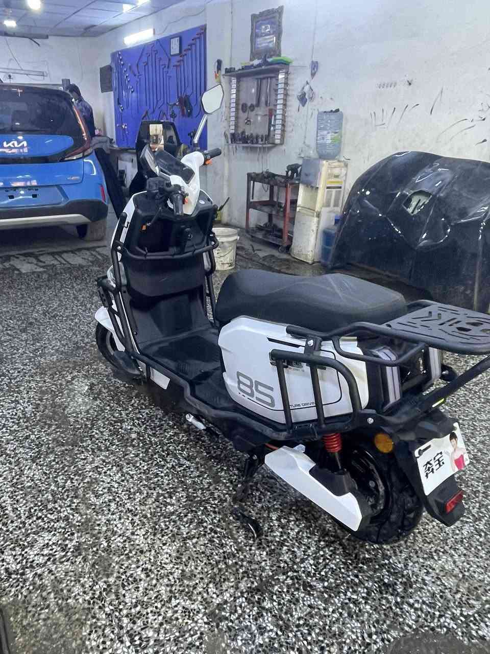 سلام عليكم دراجه للبيع نوع ساعقه تفاصيل الدراجه ملف الفين سرعه 60 حقيقية قفل تايرات قفل ستيرن 
6 بطاريات مسطره سويجين بصمتين لايت عالي ناصي
أيل أي دي دراجه تمشي 75 كيلو حقيقي دسك بريك أربع نمر 
دبل أشاره دراجه مدرعه
مكاني بغداد حي جهاد ب مليون وبيها مجال قليل حك جيه ***********
