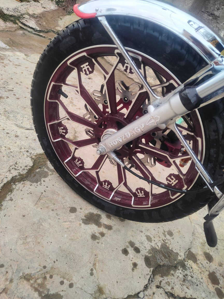 دراجة سيفان محرك 200cc موديل 2025 زيرو مستخدم شهر ابو الدرع محرك شرط وين من تفحص افحص شرط من ويل للويل منفيس موجود تشغيل عن بعد مكاني جنوب الموصل ناحية الشورة السعر 850 وبي مجال للاستفسار أكثر ***********
