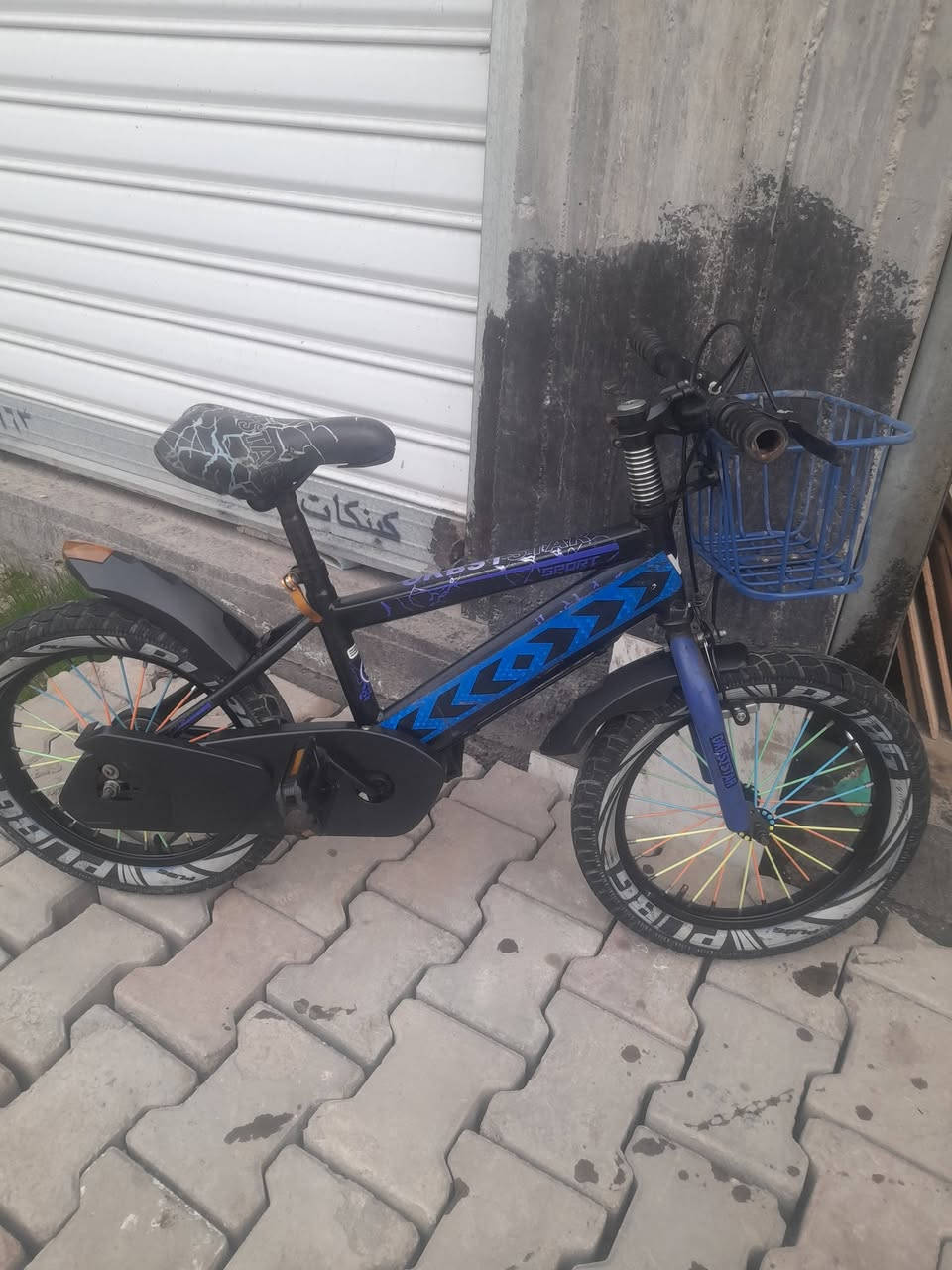 السلام عليكم 
متاح باسكلات حجم ١٦ رياضي كلش نظيف ٣٥ الف والاخضر حجم ١٦ نوعية أوربي كلش نظيف ٣٠ الف وردي حجم ١٢ كلش نظيف ٢٥ الف والسمائي حجم ١٢ كامل من كلشي ٢٠ الف  وباسكل ثلاث عجلات ١٠ الف 
***********
