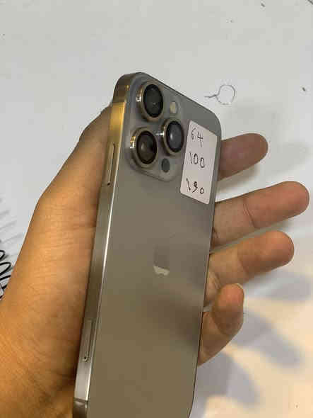 سلام عليكم 
ايفون اكس آر محور ١٥برو 

بطاريه ١٠٠ 

الجهاز نضيف كلش قبل ٤ أيام من اشتريته 

سعر ١٩٠

عنوان بغداد دوره 

الرقم ***********
