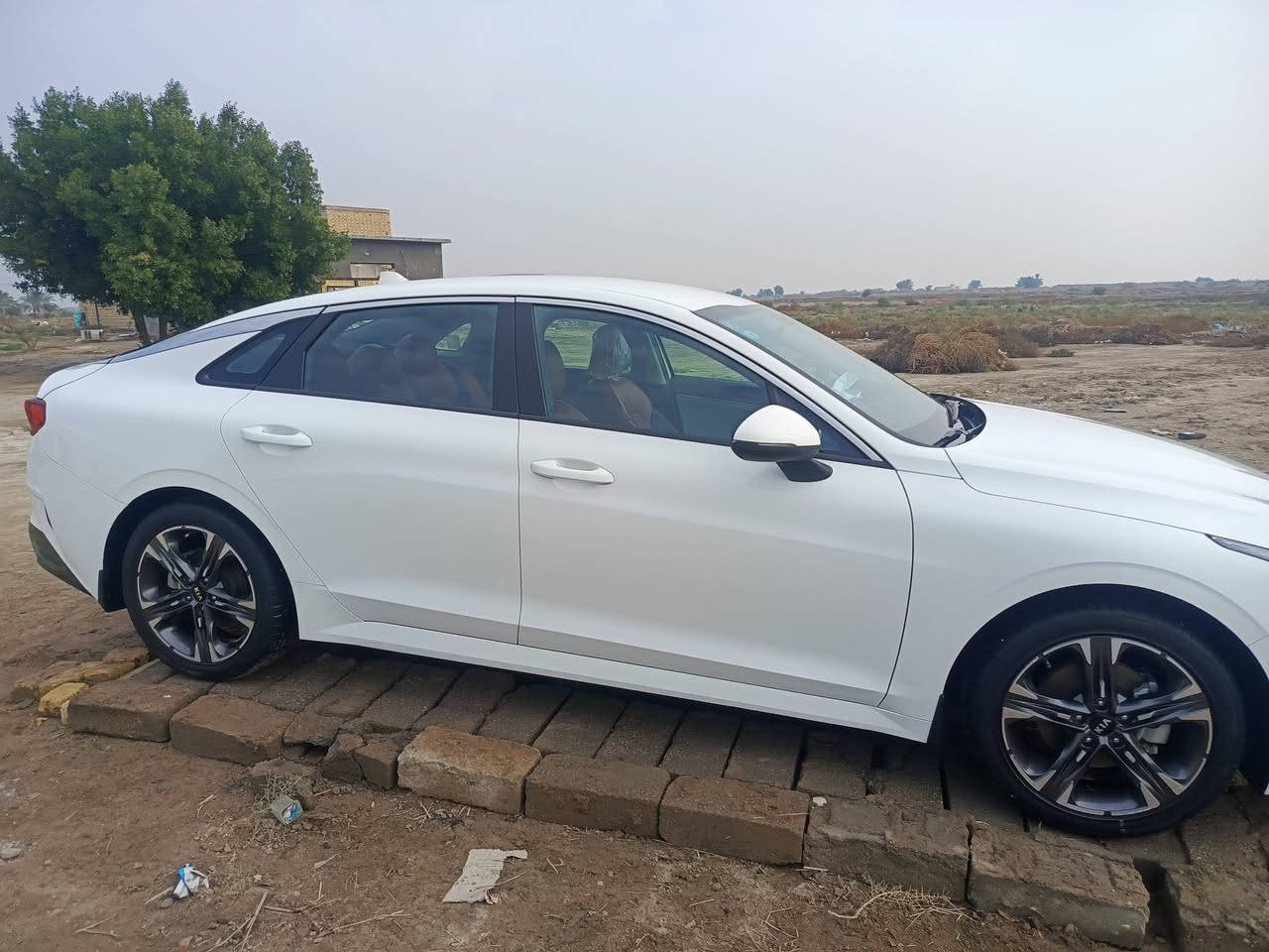 K5 خليجي  موديل 21 بغداد دولي بيها جاملغ الأيسر مبدل بدون دواخل وبارد بالجنطه والباقي مكفول مكينه 2000دوش ما مفتوح ماشيه 90 مكانها الناصريه السعر 172 للبيع او مراوس ***********
