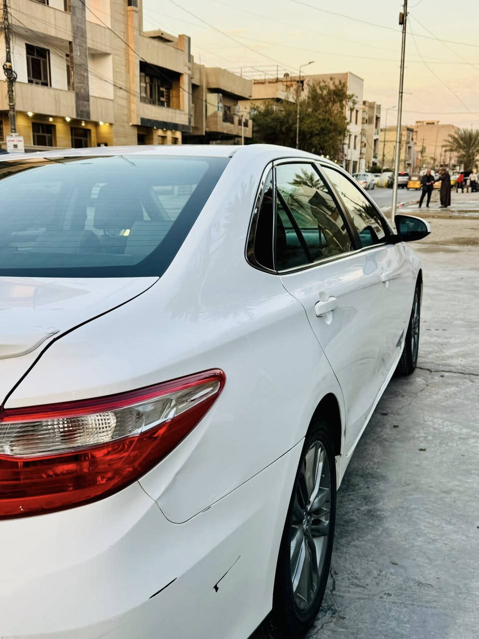 بيع سريع!!!
كامري موديل ٢٠١٦ وارد امريكي فئة SE مواصفاتها:-
◾️كاميرة بك دوارة 
◾️شاشة كبيرة 
◾️تحكمات سترين جهتين 
◾️اوامر صوتية 
◾️كروز مثبت سرعة
◾️محرك ٢٥٠٠ اربع سلندر 
◾️مودات قيادة 
◾️ماشية ١٢٠ الف مايل حقيقي
◾️مانع تزحلق 
وغيرها من المواصفات المعروفة السيارة اني مستوردها على ايدي باسمي تحويل ثاني يوم رقم بغداد شبه مميز حادث السيارة من امريكا جاملغ خلفي جهة السايق فقط ومكانين بارد بالعراق فقط باقي السيارة كفالة عامة لا لغد لا شاصي لا ايرباك كير مكينة مكفولات بشرط سعرها ١٤٢ $ وبيها مجال للشراي مكاني المشتل/ المعلمين قرب اعدادية الجمهورية
للاستفسار الاتصال على ***********
