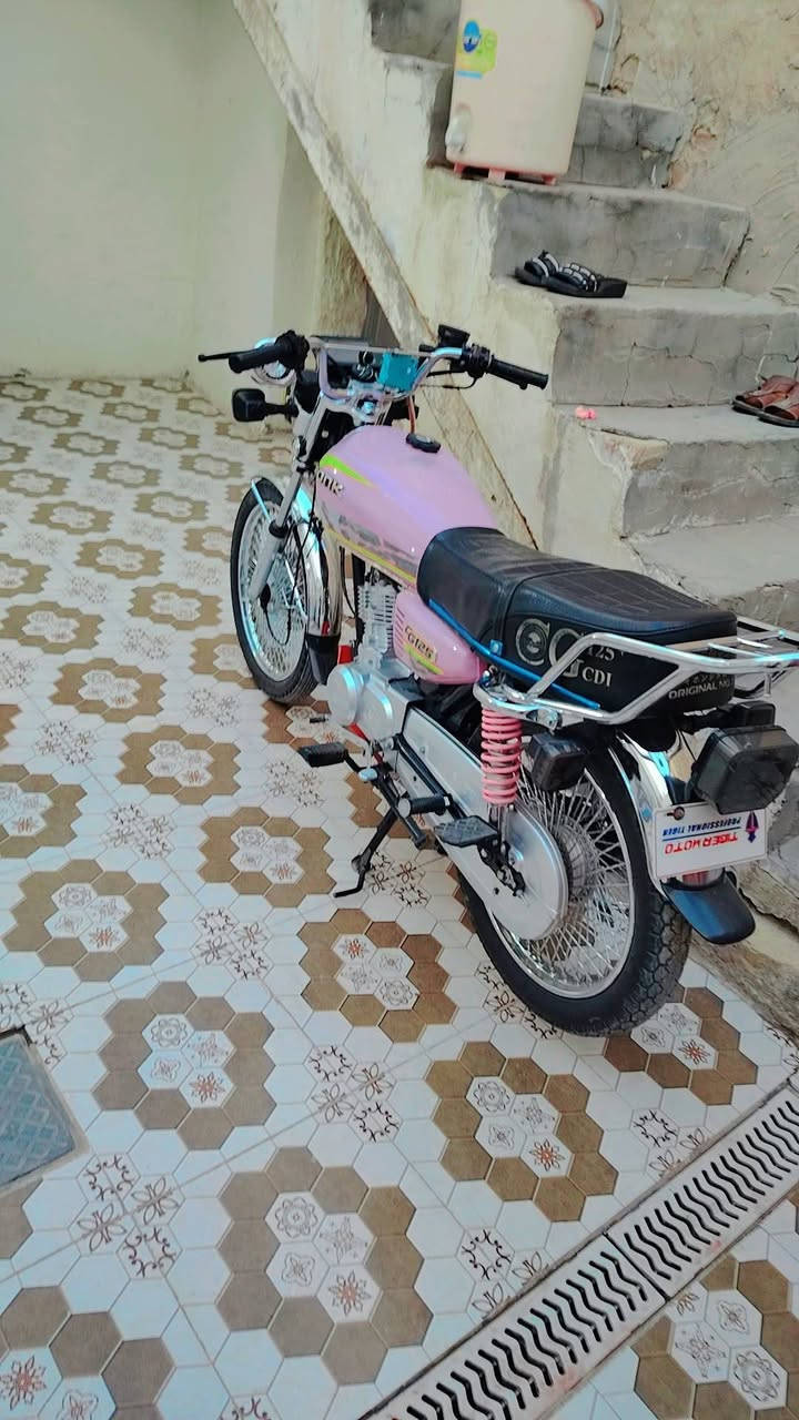 السلام عليكم دراجه للبيع مقفوله كفاله عامه موديل 25 مكانه بالحله بالسياحي ***********
