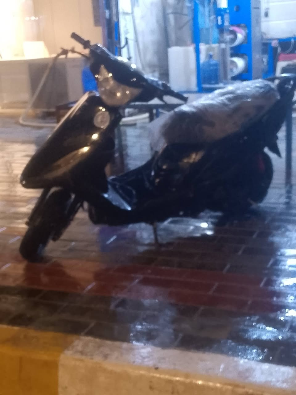 السلام عليكم شلونكم شباب دراجه ماكس عدله للبيع الدراجه نضيف مكينه ما مفتوحة الكفرات سود اصليه كله ختم واحد الكفرات والسودات ما بيها نقط بس السلف الكهربائية كامله شغاله اشاير كله شغال مكينه خير من الله السعر 375وبيها مجال المكان الحله جمعية قرب النافوره رقم الهاتف ***********
