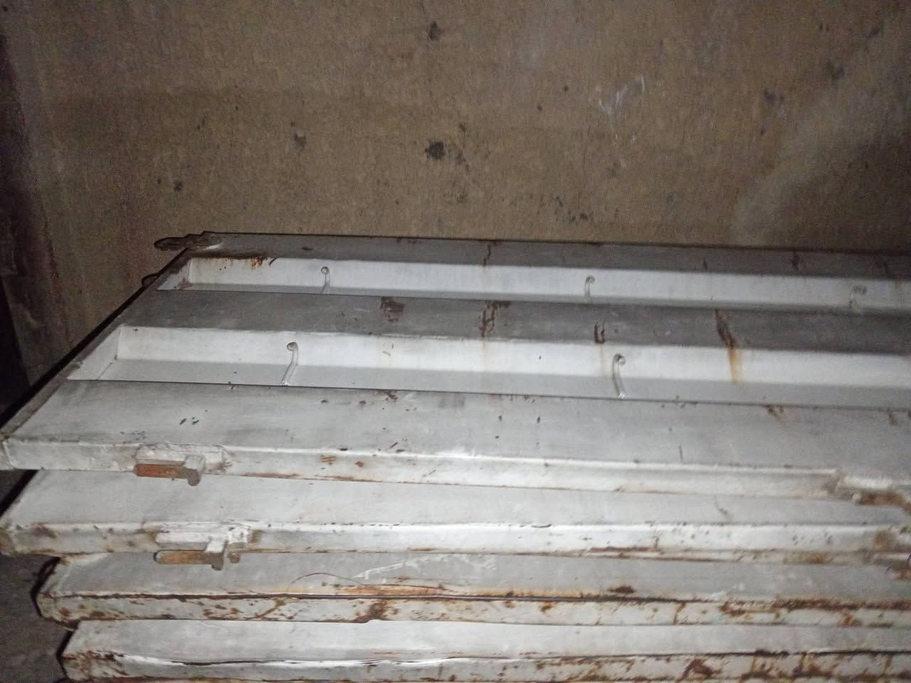 جناب للبيع طول ١٣ متر ارتفاع ٨٥ سم كاملات تكم اباب الخلفي


**إذا كنت صاحب هذا الإعلان وتريد حذفه لأي سبب، رجاءا أرسل رسالة إلى الدعم الفني**