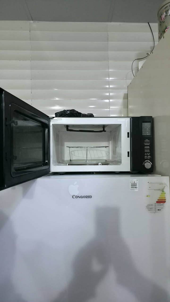 مایکرۆ تازە تازە
بۆ گەرم کردنەوەی خواردن
بۆ برژاندنیش  بەکاردێ
بۆ چای و قاوەش بەکاردێ
هیتەریشە

60 هەزار و مەعمەلە
***********
