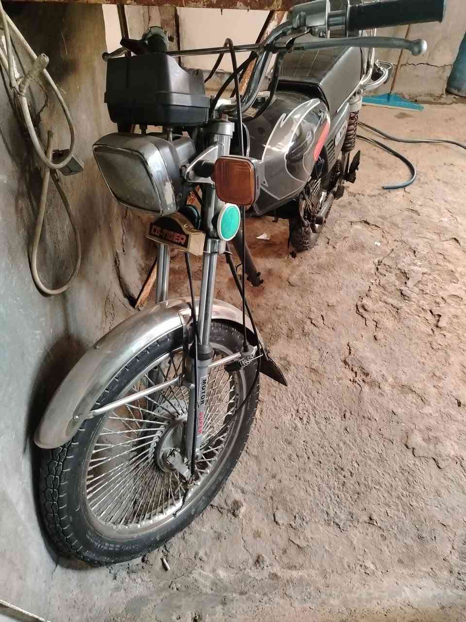 سلام عليكم شباب تعميره  
تايكر للبيع نفس ما موضح بل صور كدامكم
طبعن اوراق مو كلك اوراق 👍🏼
سعرهة 550 الف بيهة مجال مكاني بغداد شارع الكوسترات 
رجان لو شراي لا يتعبني موجود جاص 24 ساعه
وهاذ رقمي ***********
